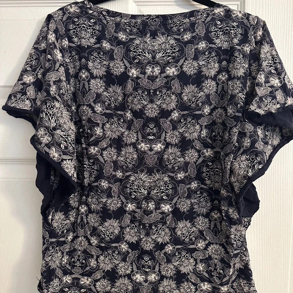 Top - Picture 2 of 3